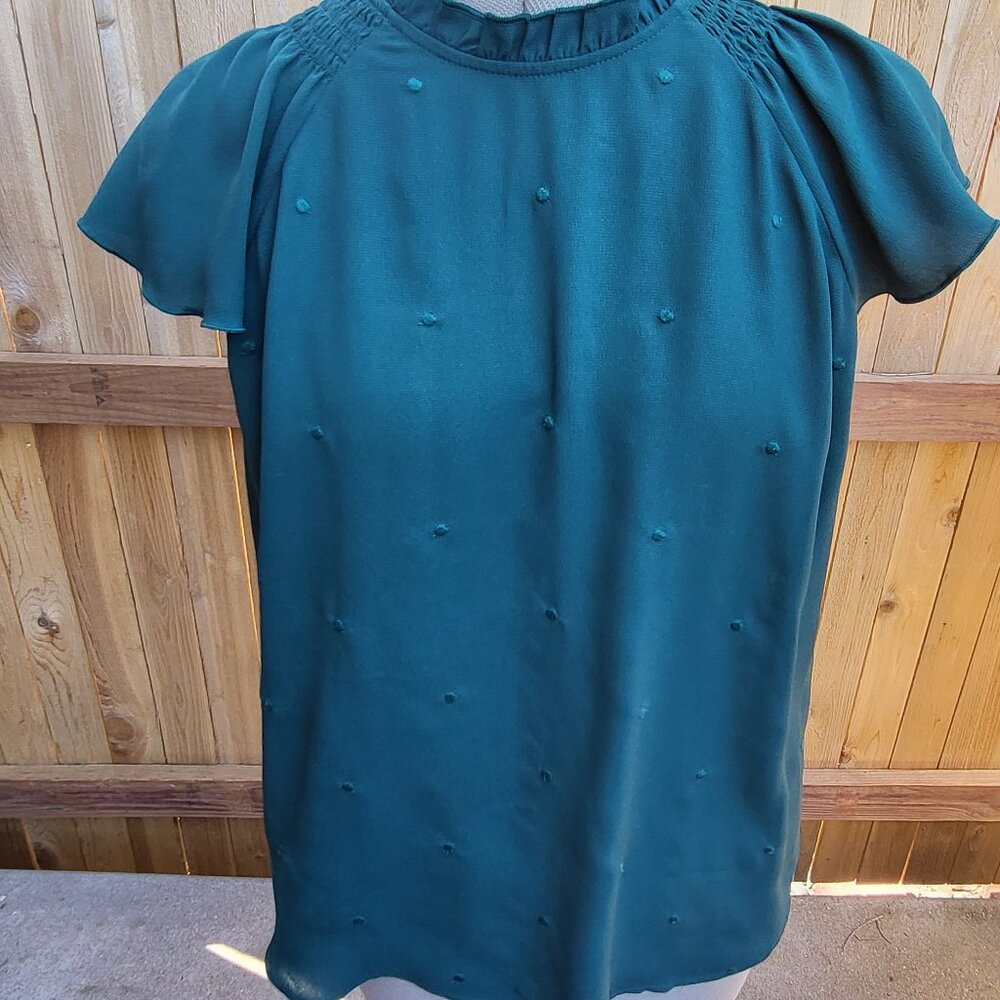 Ann Taylor women's flowy green flutter sleeve ruffle neck dot top size small